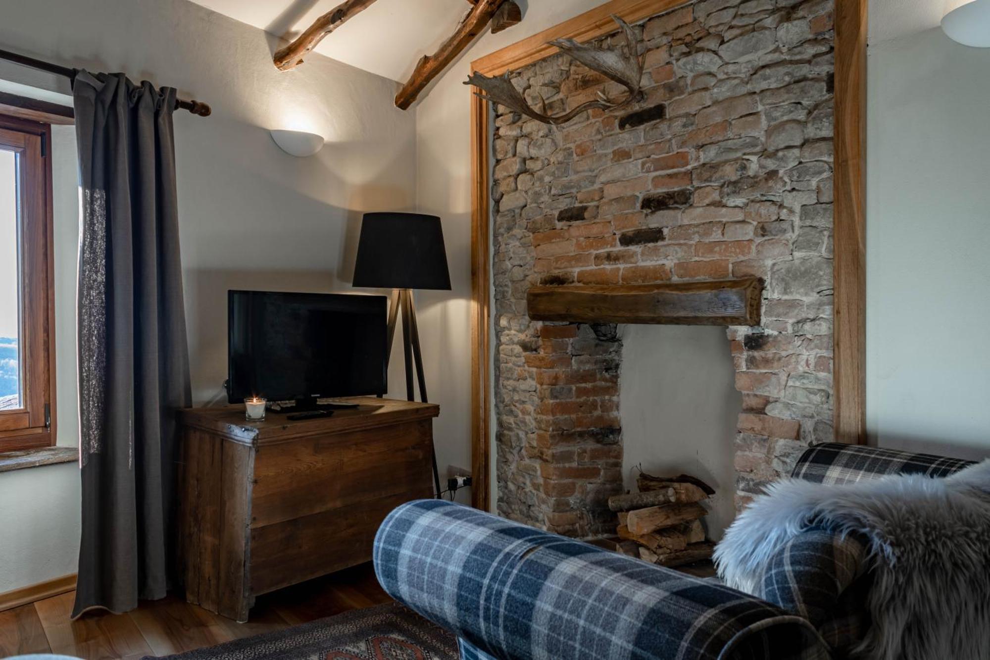 Number 10 Locanda B&B Belvedere Langhe Екстериор снимка